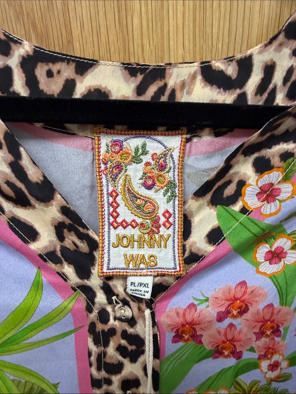NWT Johnny Was 100% Silk Lavender Tropical Shirt with Leopard Trim - Picture 2 of 11
